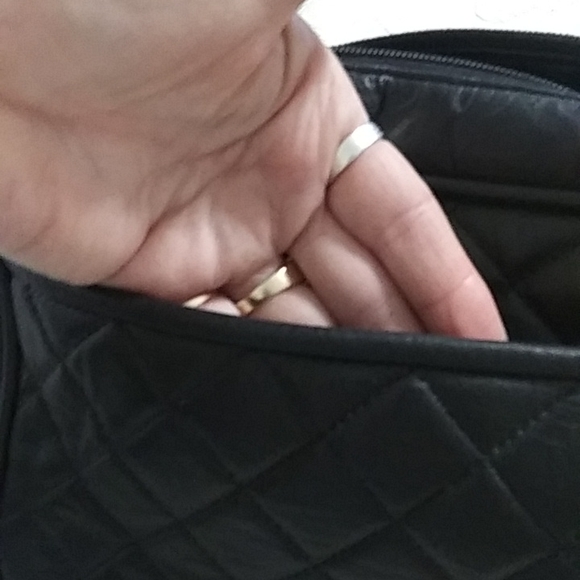 Black genuine leather Vintage shoulder bag great condition lightly used - Picture 8 of 11